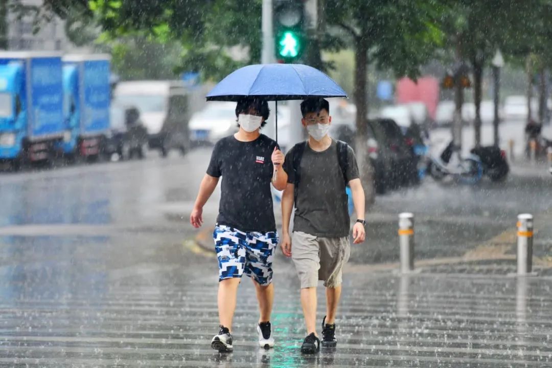 推荐北京大雨来了，你带伞了吗？北京发布雷电蓝色预警