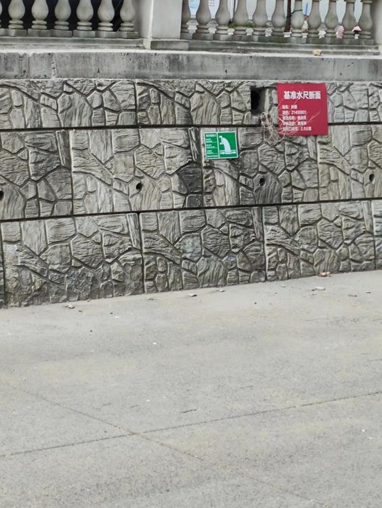 逛大连八一路自由河畔与白云街见闻游记