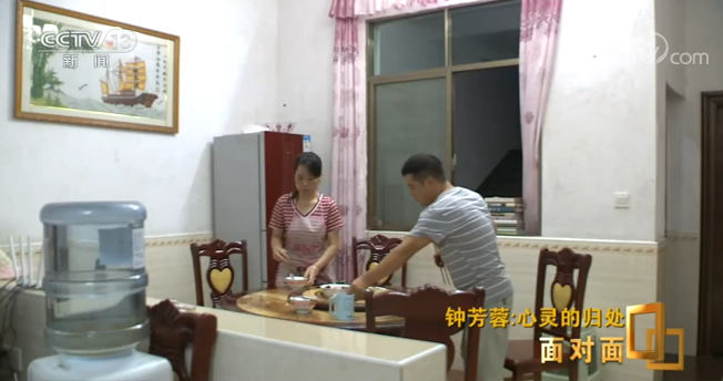 推荐|母亲说女儿的孩子不会再成留守儿童，报北大考古女生谈到父母哽咽了