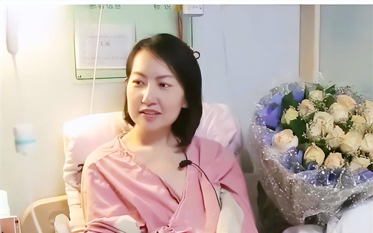 2016哈尔滨患癌女子葬礼上,面对亲友哭泣,她坚定回应:都给我憋回去