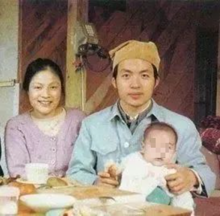 1993年顾城杀妻后自尽,留下他厌恶的独子"小木耳":被送养后,他现在