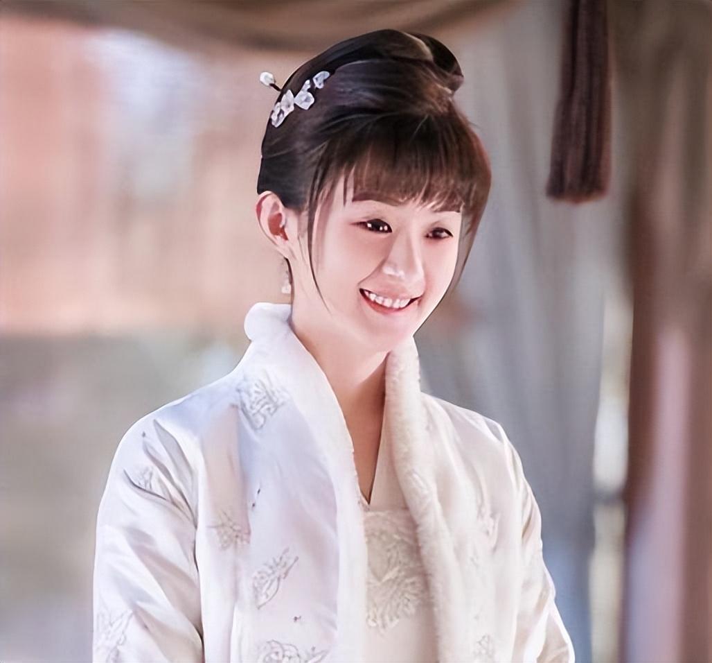 不靠男人”的杨颖终于迎来退潮：当初有多豪横，后来就得多收敛