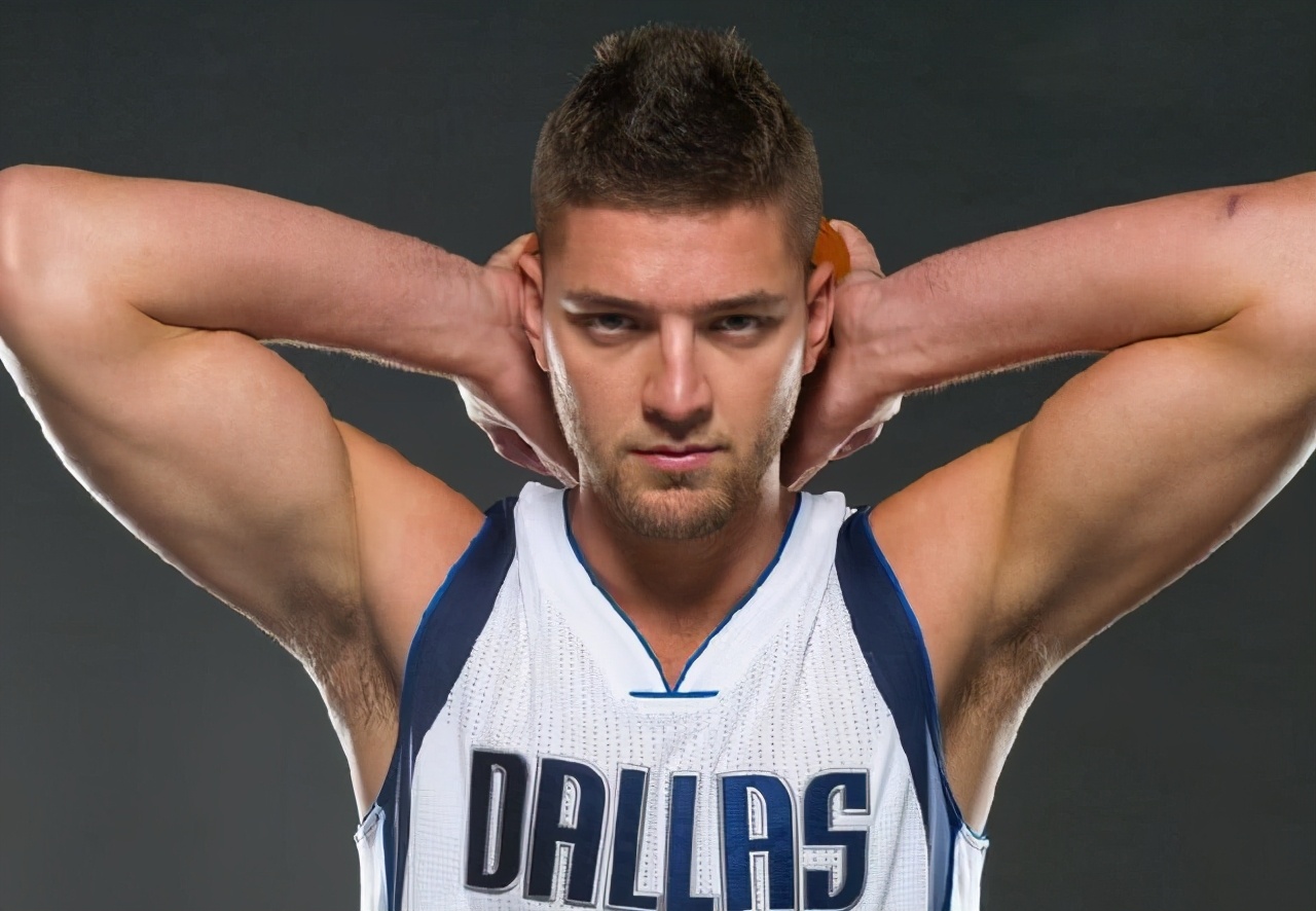 人生赢家!躺赚9400万 疯狂泡妞,和美女求婚,nba高富帅该退役了