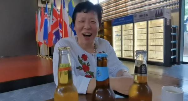 实地探访"啤酒阿姨"战疫40天:她坐拥上万种啤酒,竟然没在上海开团?