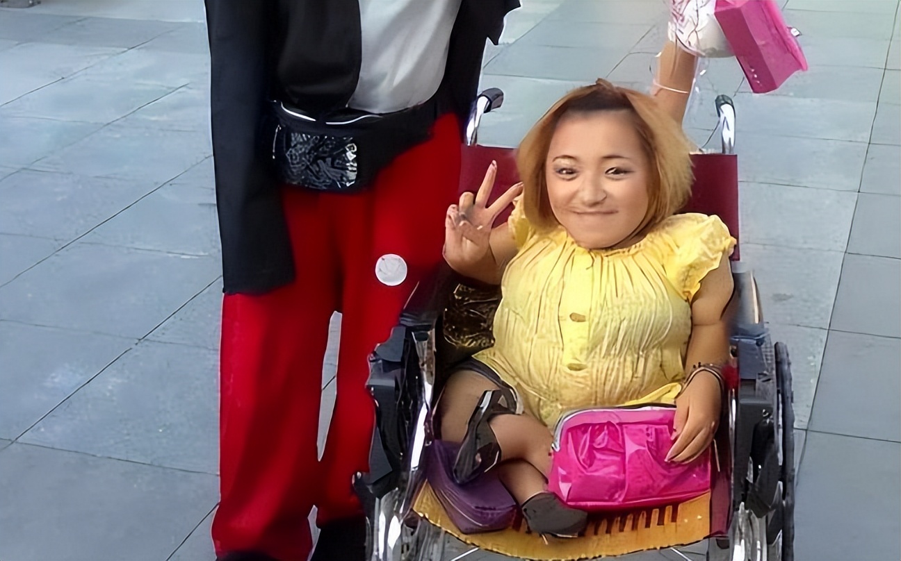 回顾:李喜梅:身高80厘米却嫁1米八帅哥,身价过亿的她凭什么