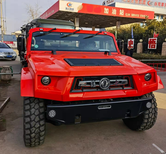 山东车友花78万买辆东风猛士皮卡,红色限量版,既能越野又能运载