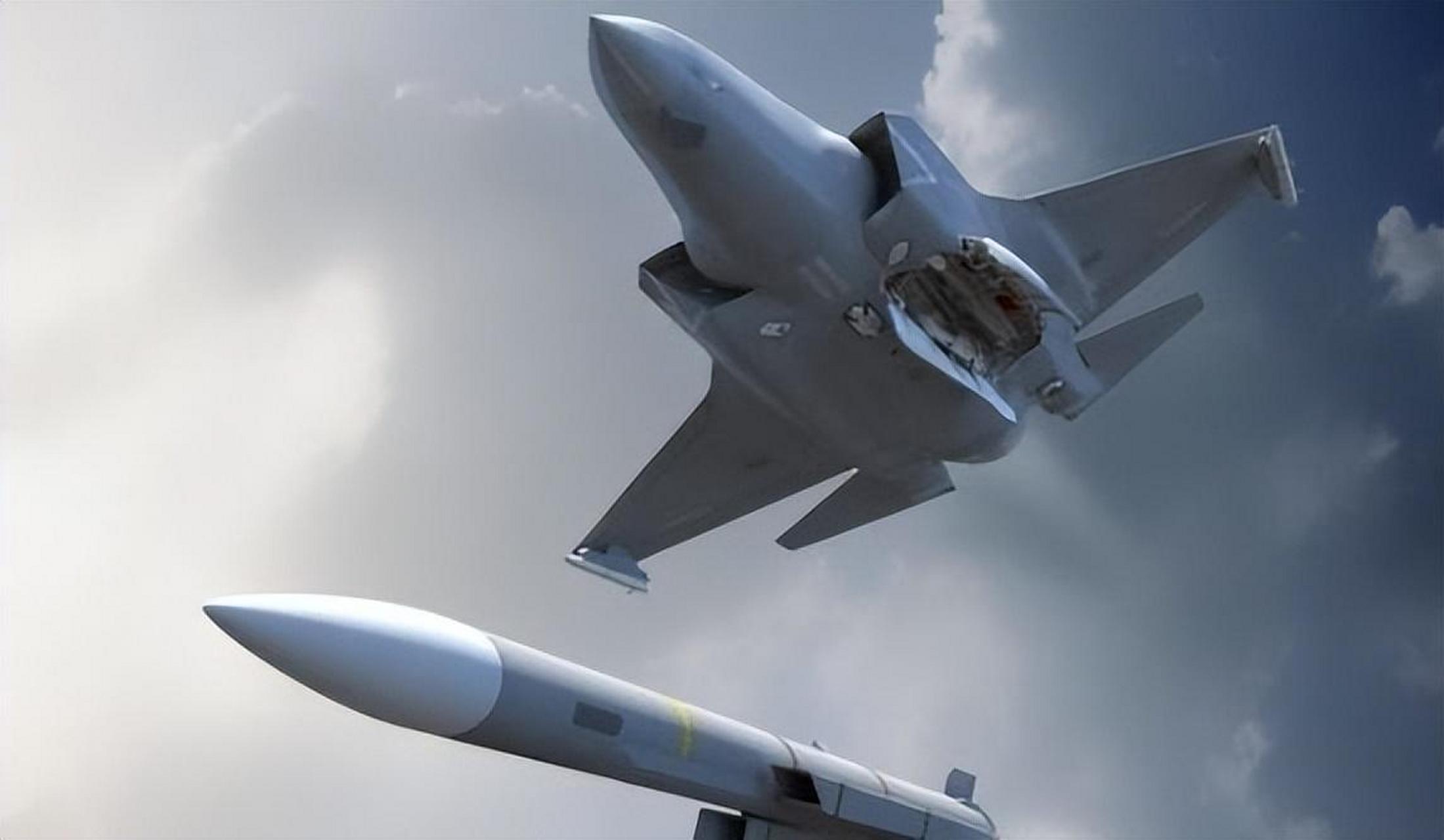 在乌克兰提供的技术辅助下,中国的霹雳-12终于出世,它是中国研发的第