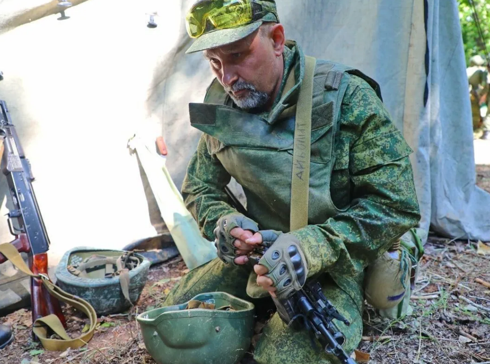 两鬓斑白还要上战场?俄军老兵再次"出征",曾参加过7场战争