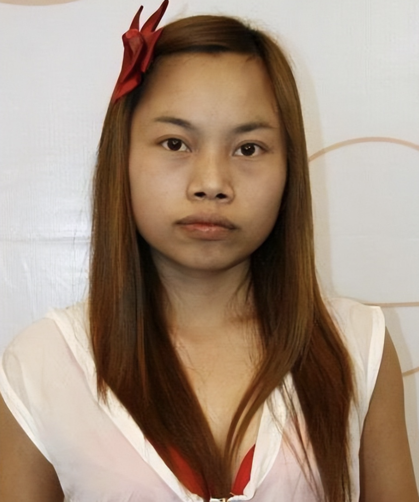 曝38岁凤姐近况照,美国街头一身黑衣身材臃肿,见到国人大步避开