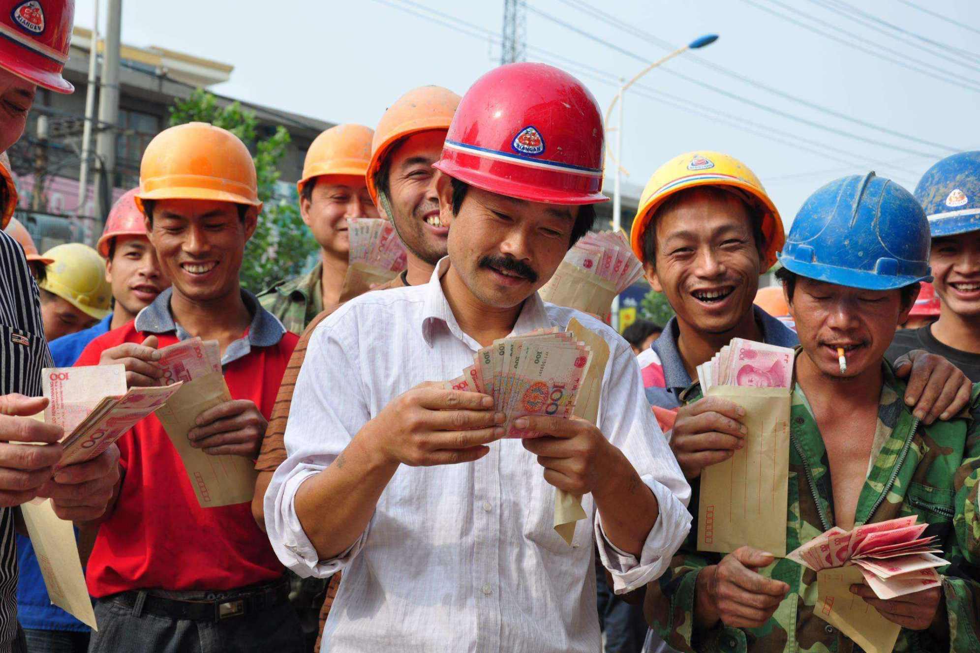 在农村,年收入10万元就是有钱人!农民怎么看?