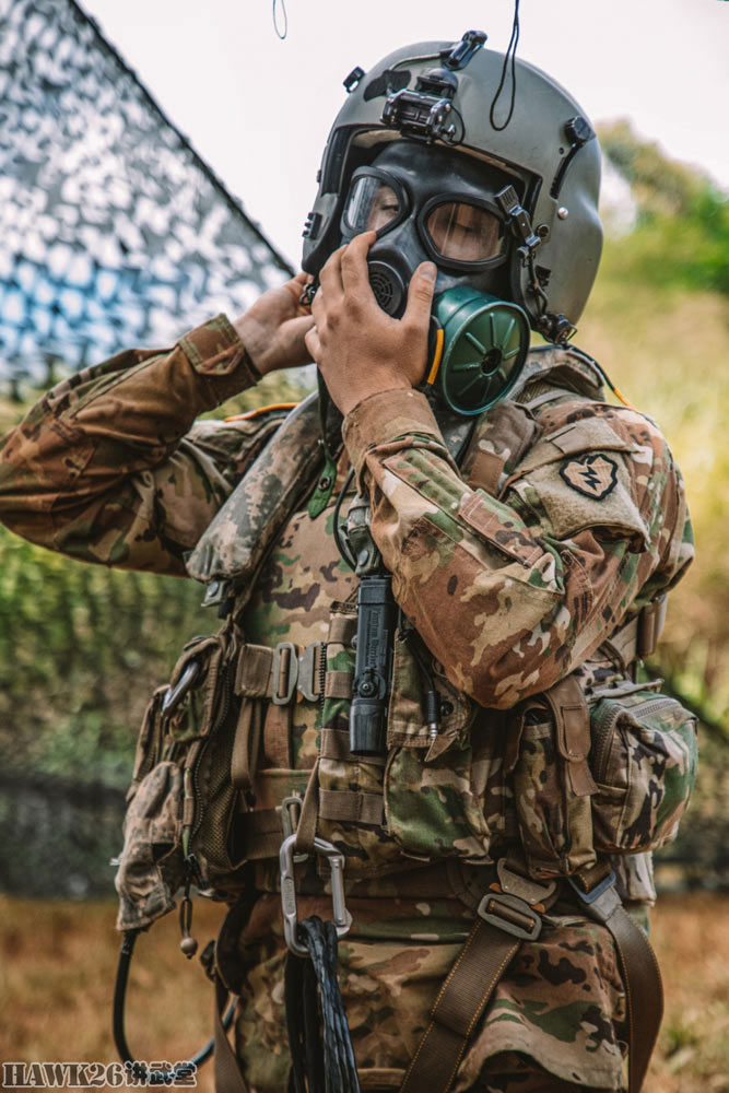 美军舱门机枪手实弹射击训练 使用增强性能弹药 火力大为提高
