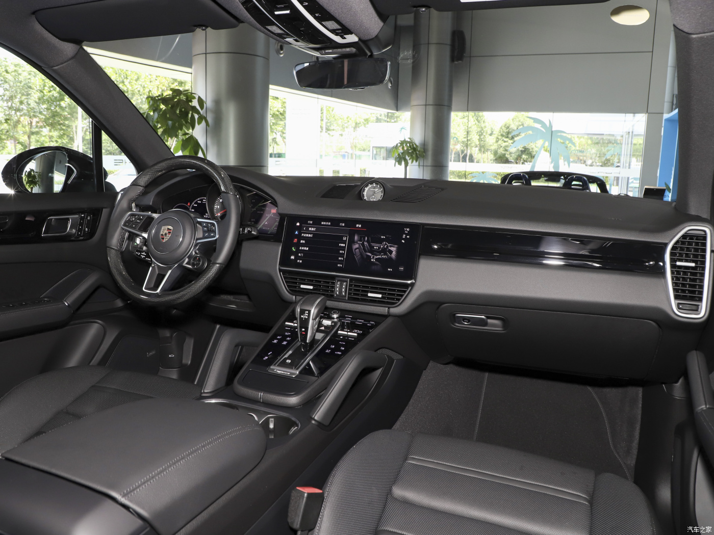 保时捷卡宴内饰选色指南:玄武黑与波尔多红