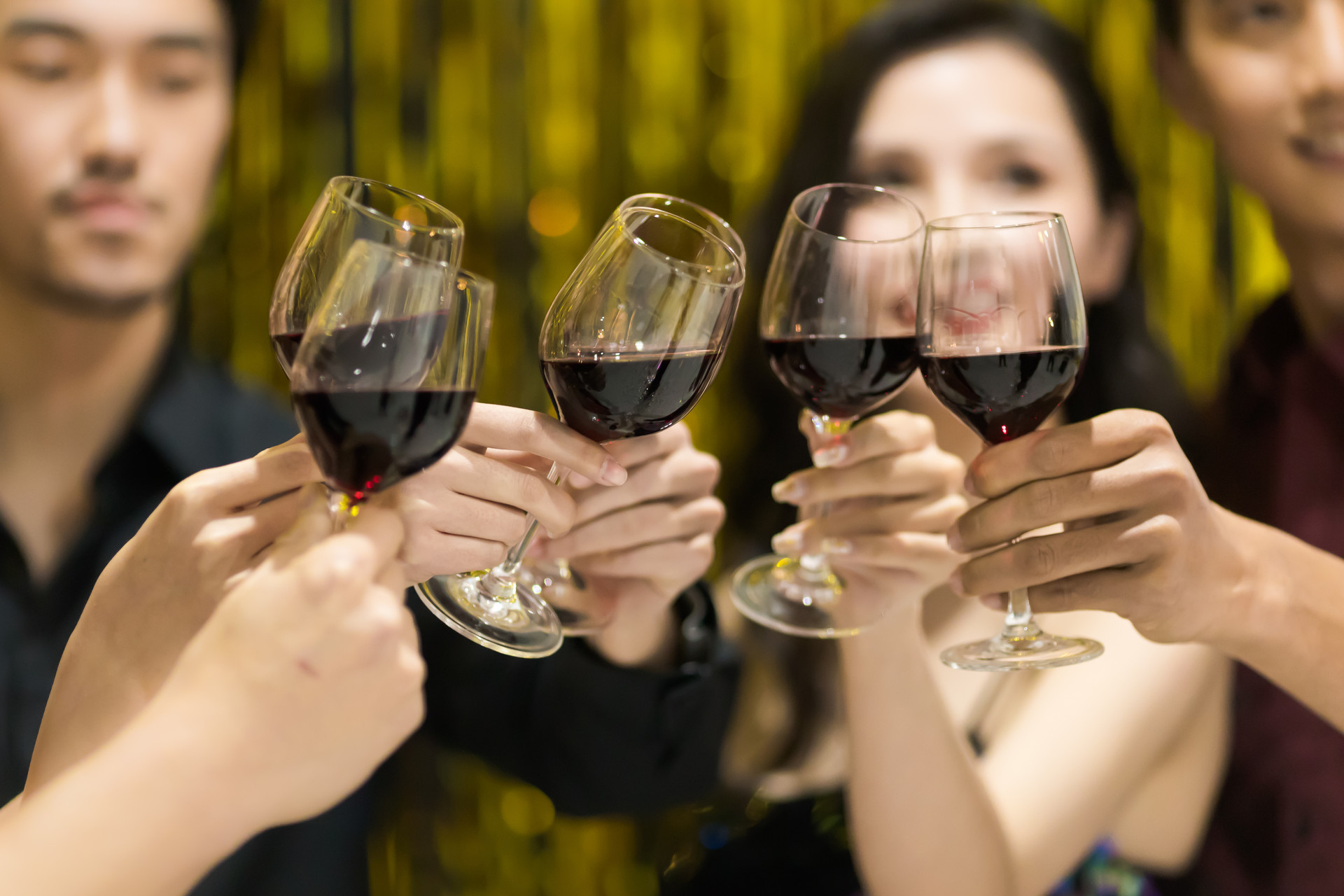 商务宴请时,应该如何点菜?让客人先点是大忌,吃不好还得罪人