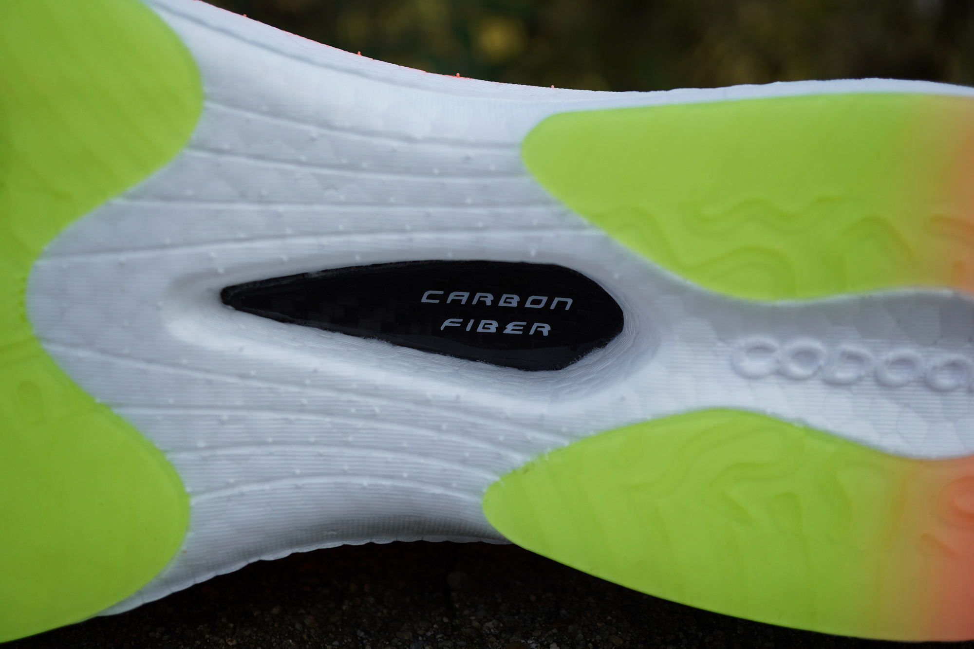 国产碳板新成员入列——咕咚智能跑鞋42k.造风者run全掌碳板跑鞋