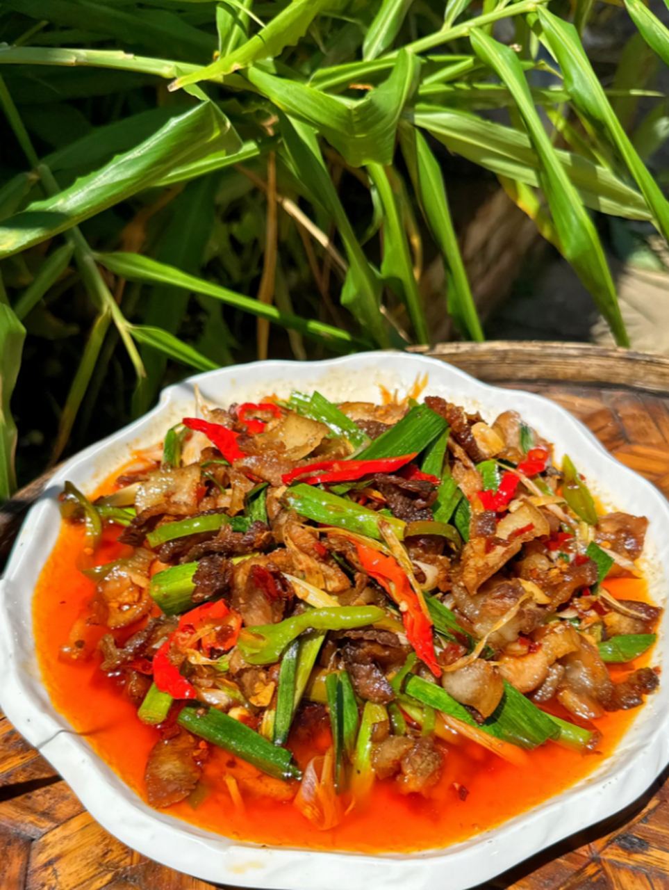 回锅肉,这道四川传统名菜,对我这个川菜爱好者来说,简直是米饭杀. .