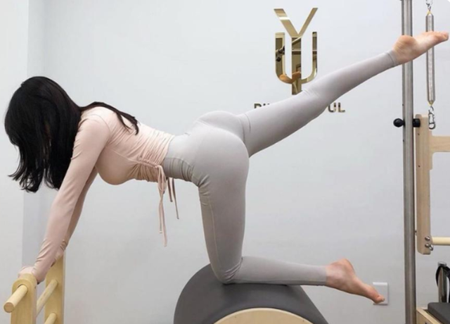 海南高中女教师好身材吸睛,坚持健身成就她