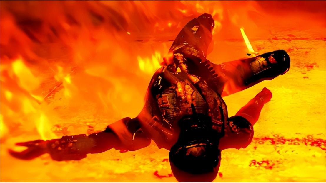 人掉进钢水里,痛楚与溶解谁先谁后?