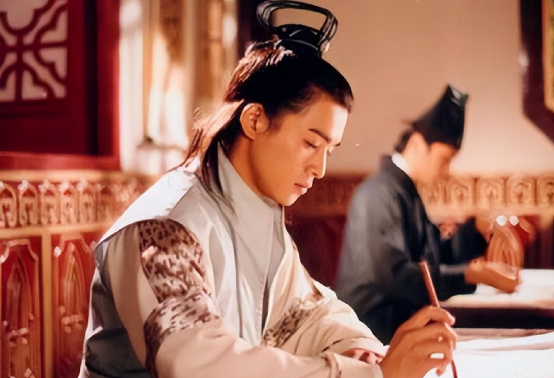 秀才参加考试前,梦见自己和表妹脱光了衣服背靠背睡在一起.