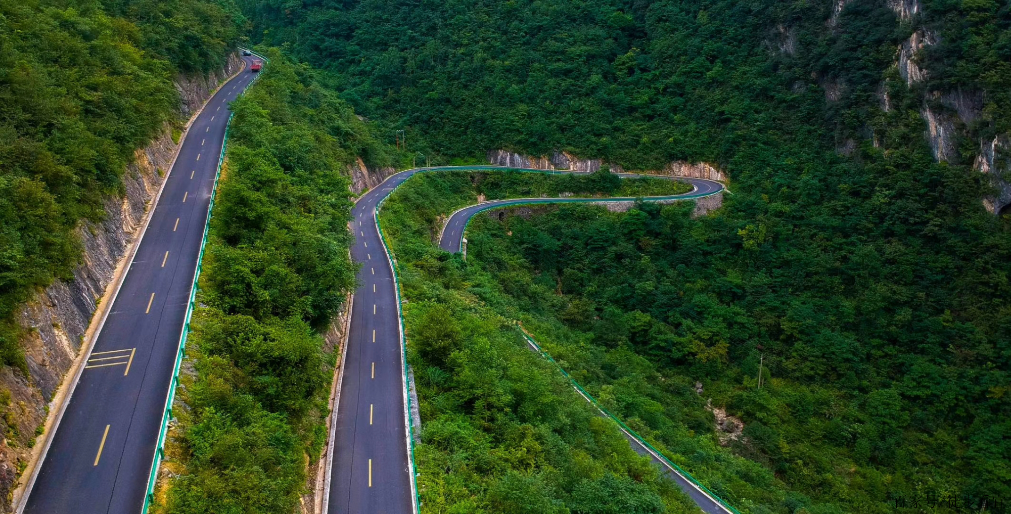 湖北宜昌,五峰的掛壁公路