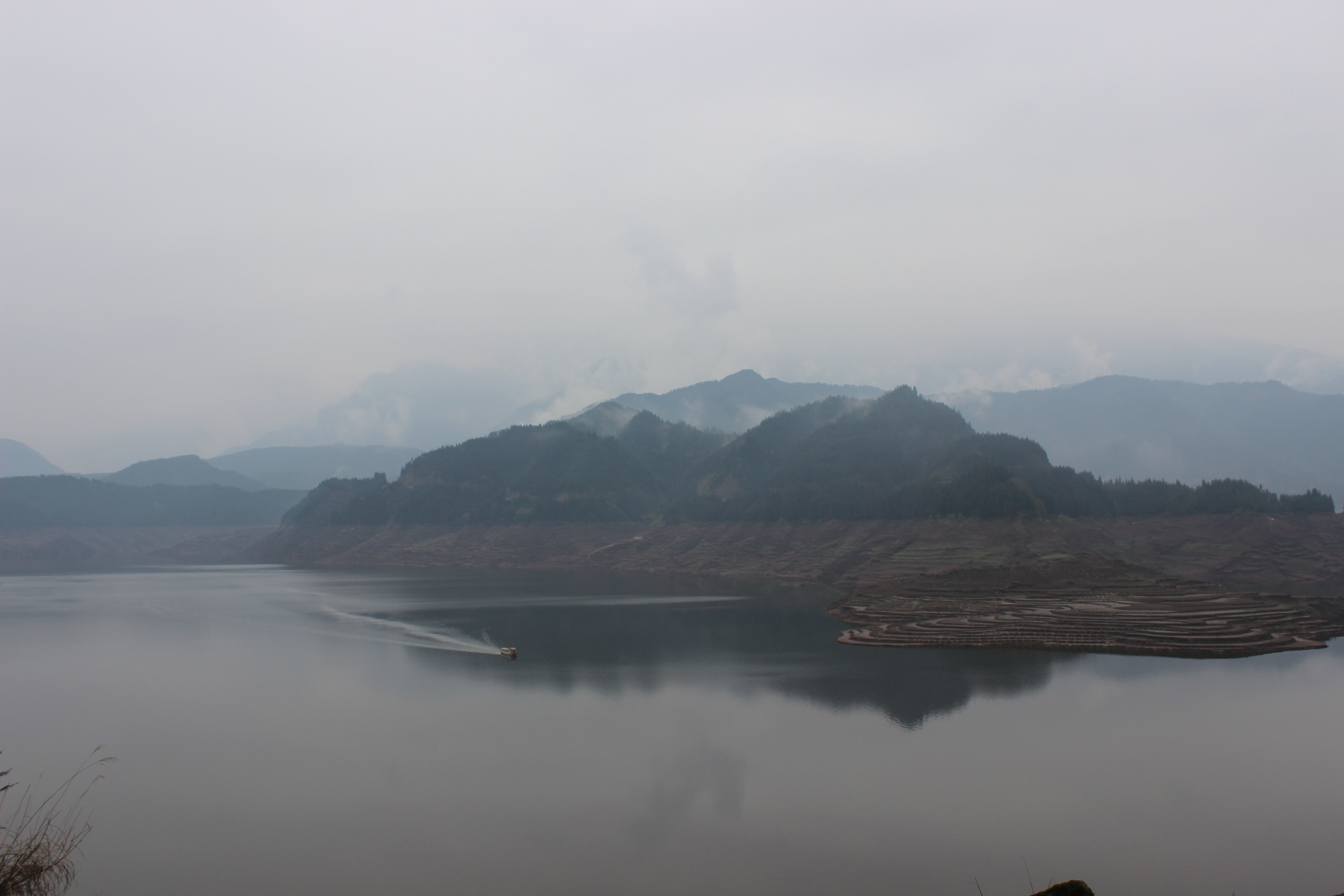 瓦屋山水电站水库