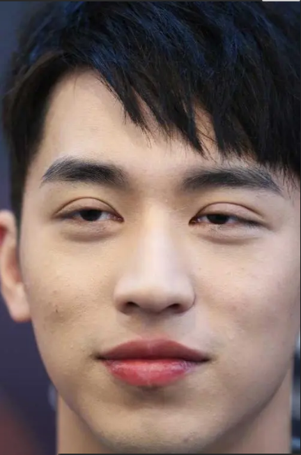 男星割双眼皮是分水岭:成龙周星驰提气质,刘恺威陈学冬变帅哥