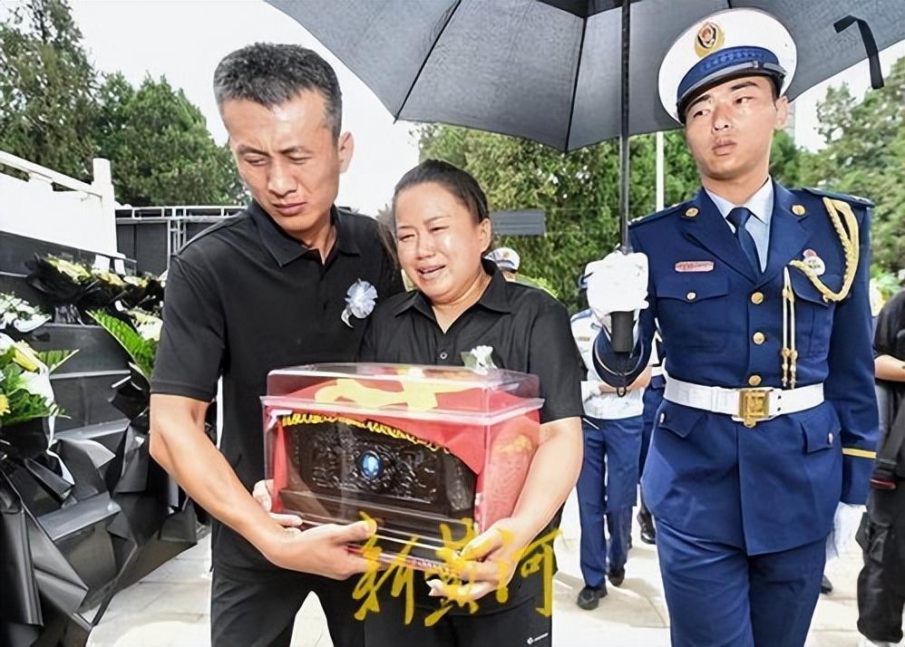 冯振烈士英勇牺牲,亲人哭到昏厥,奶奶直跺脚的感人故事