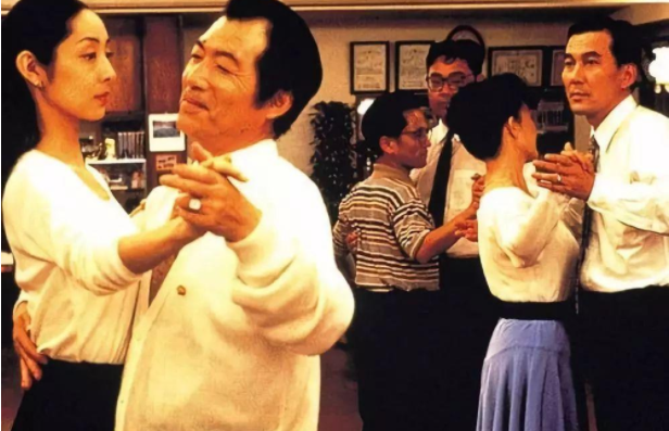 2021年,在天津的"海马歌舞厅"跳舞