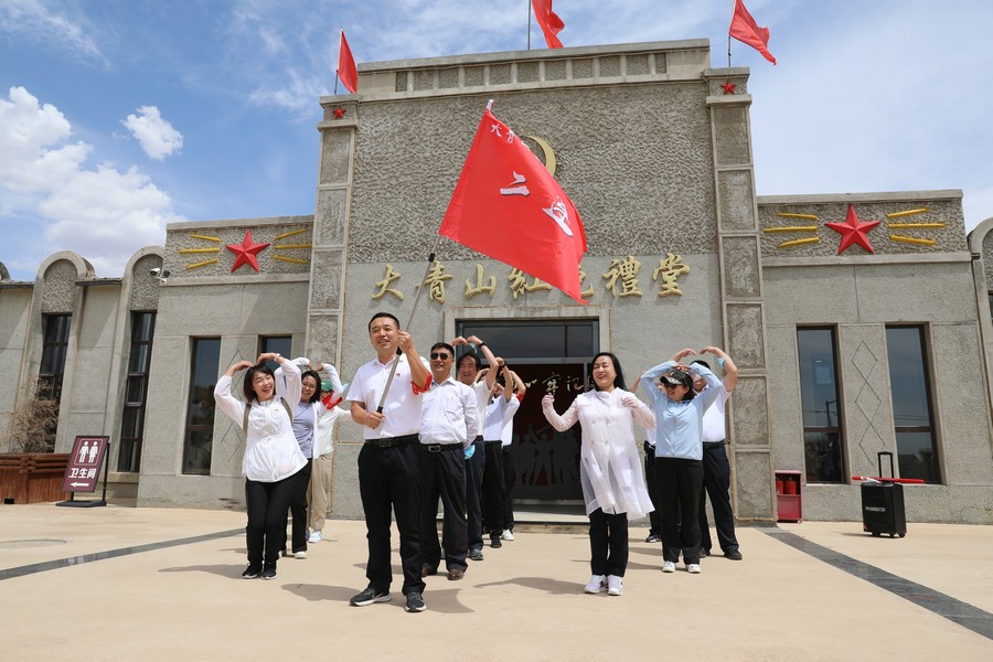 组建“连队”  记者 张杨摄影