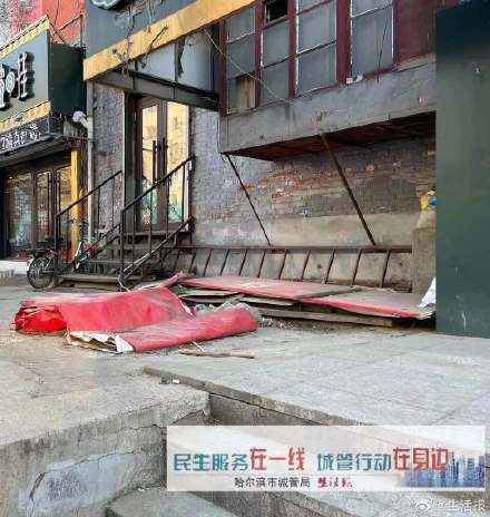 哈尔滨通达街和元和街交口:杂物挡路一个多月