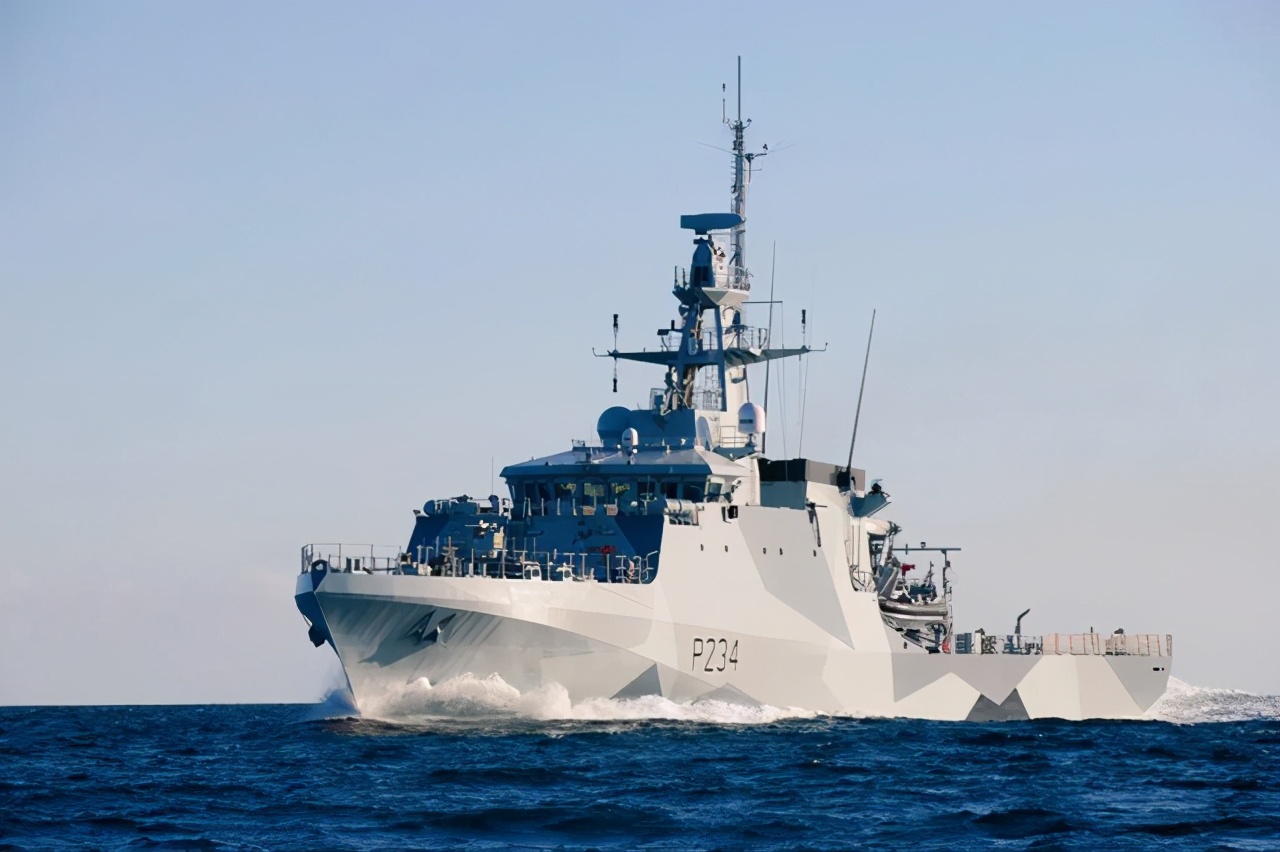 英国这波操作看不懂,要永久部署印太的军舰来了,带着土特产?