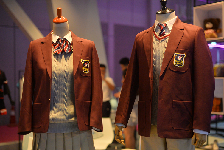 6万买来二手校服