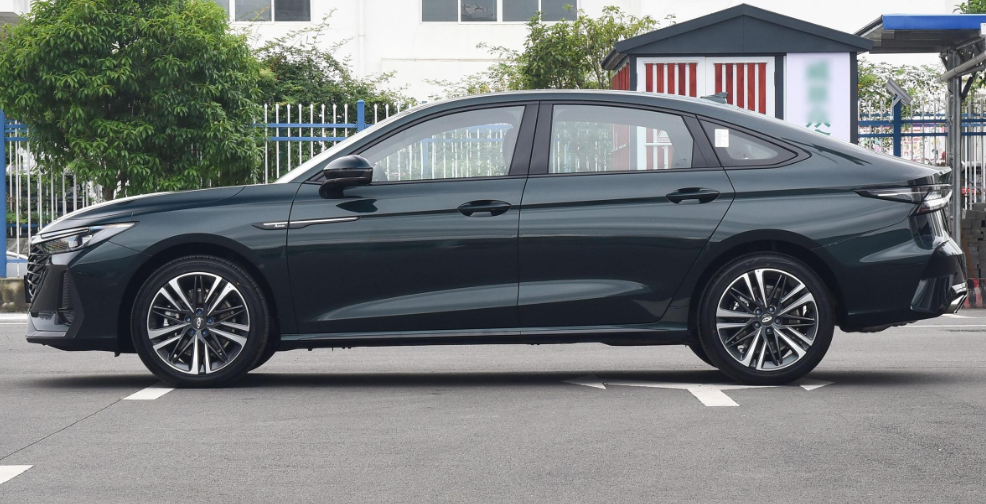 外观也有微调,艾瑞泽8 2.0t车型即将上市,奇瑞也要开始卷了?