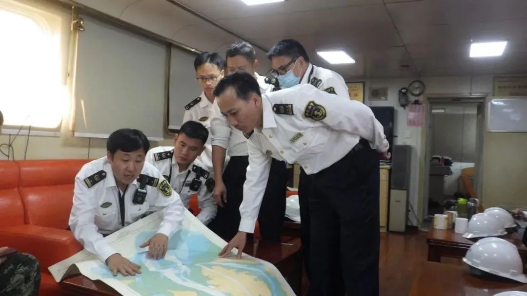 专项行动 | 湛江海事参与两广交界水域净海行动