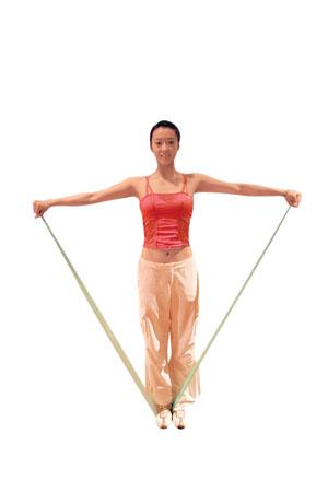 了解弹力带侧平举,这项运动可练我们的三角肌,进行方式是什么?