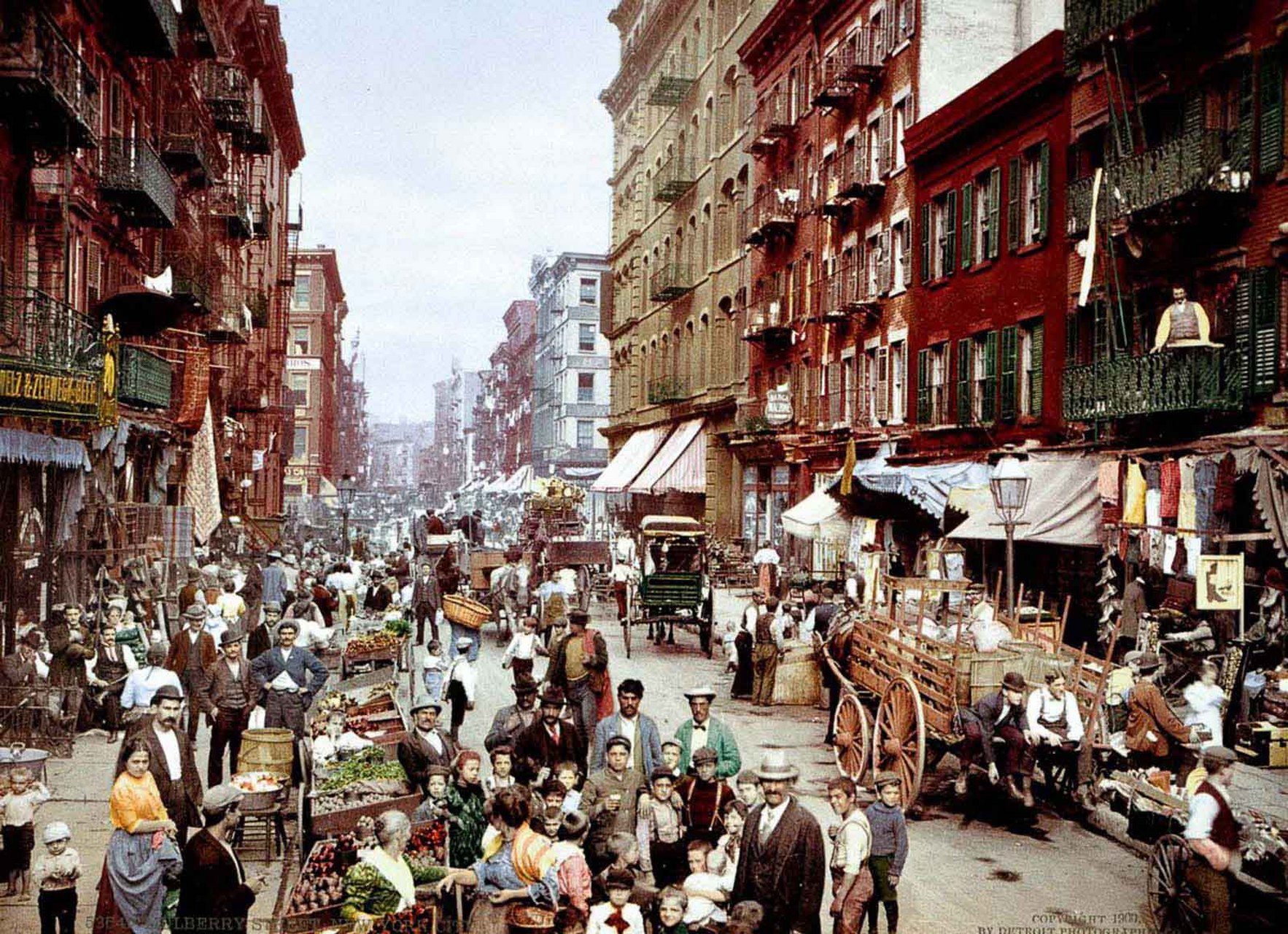 这篇文章介绍了一组100年前的美国纽约彩色老照片,这些照片展示了当时