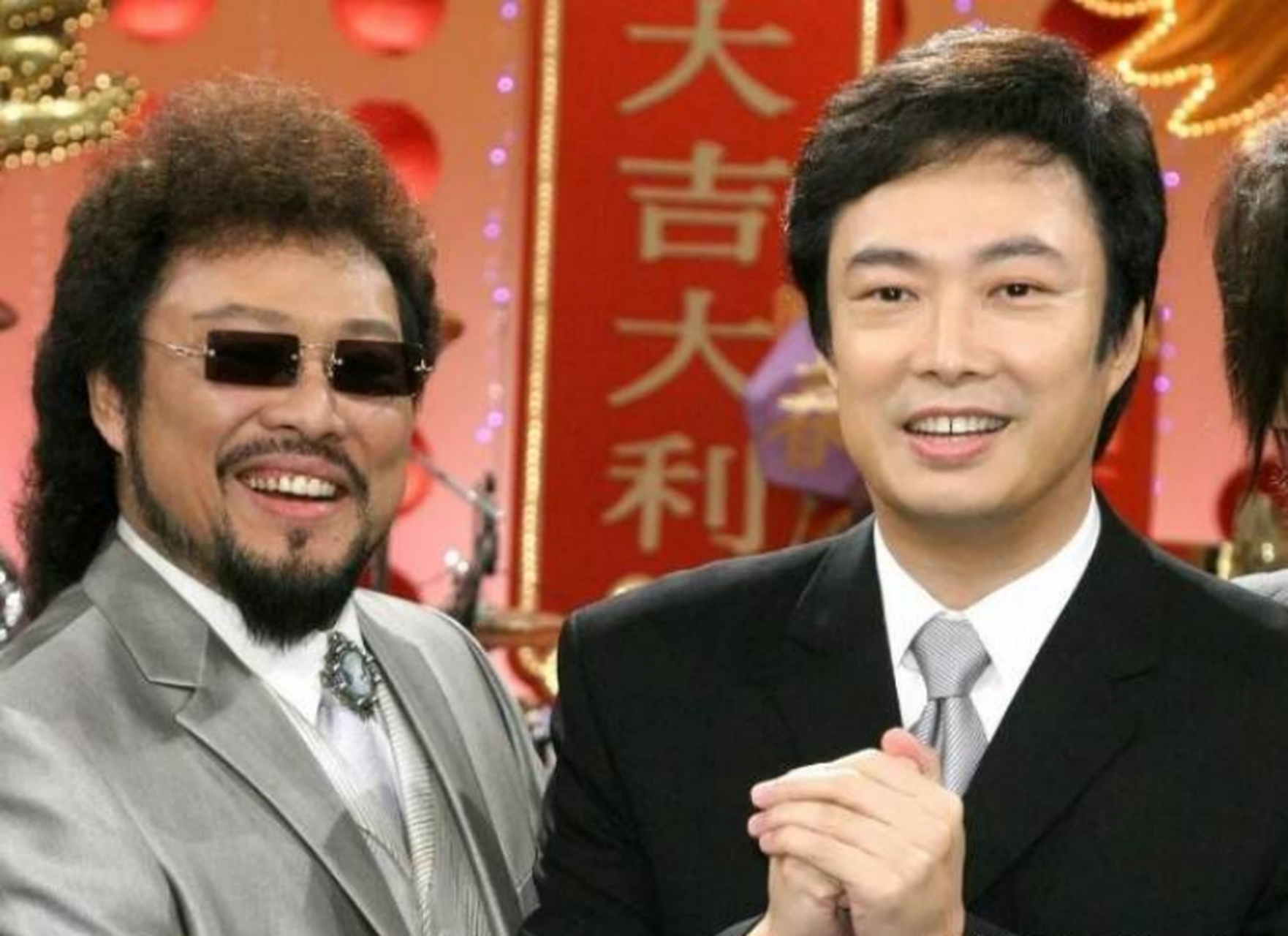 张菲 费玉清 乍一看张菲和费玉清,这两个名字八竿子打不着关系.