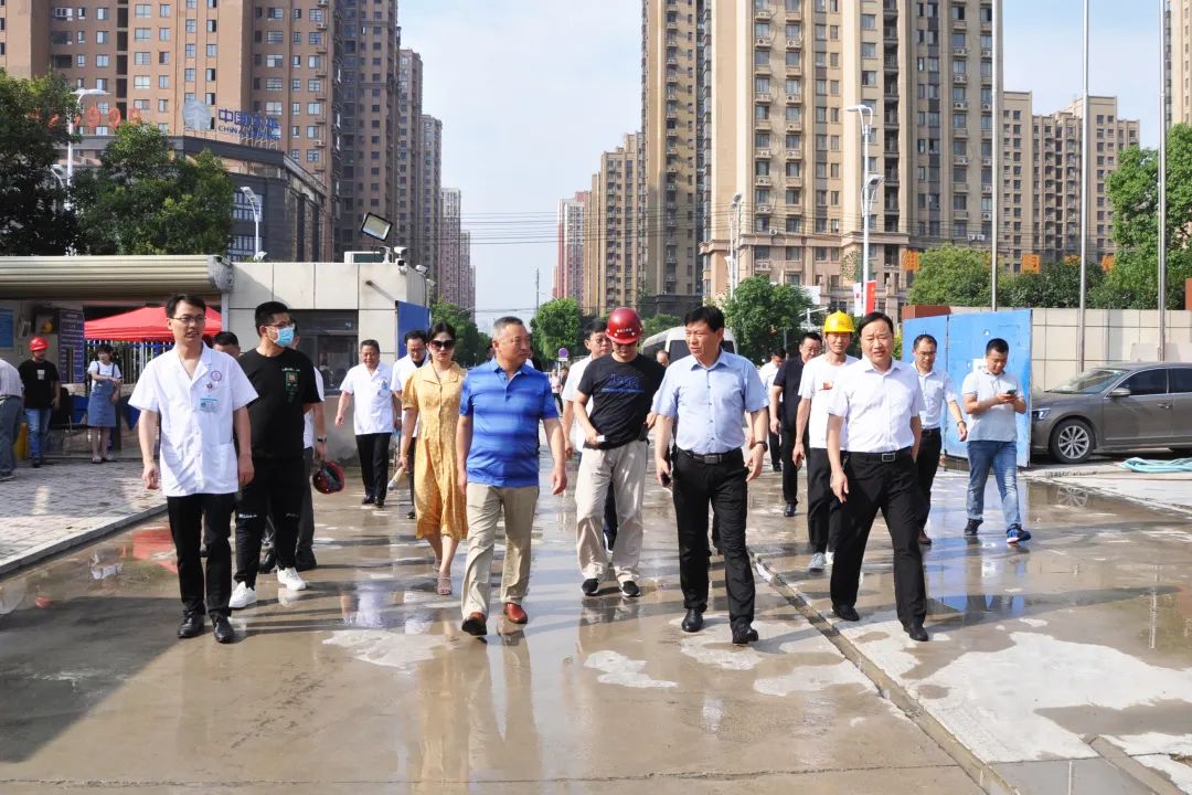 颍州区区委副书记区长刘峰一行调研阜阳市妇女儿童医院二期项目