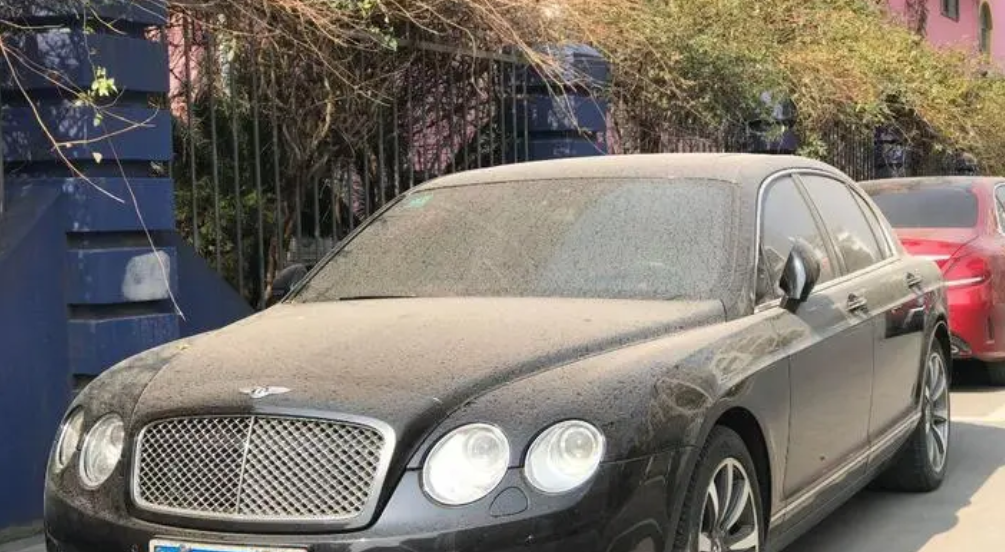 《狂飙》原型黑老大刘汉,身家400亿挥金如土,各种豪车数不胜数