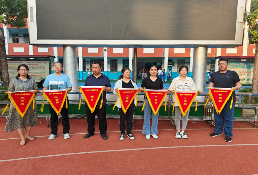 品盛世华章做青春少年驻马店市九中举行经典诵读活动