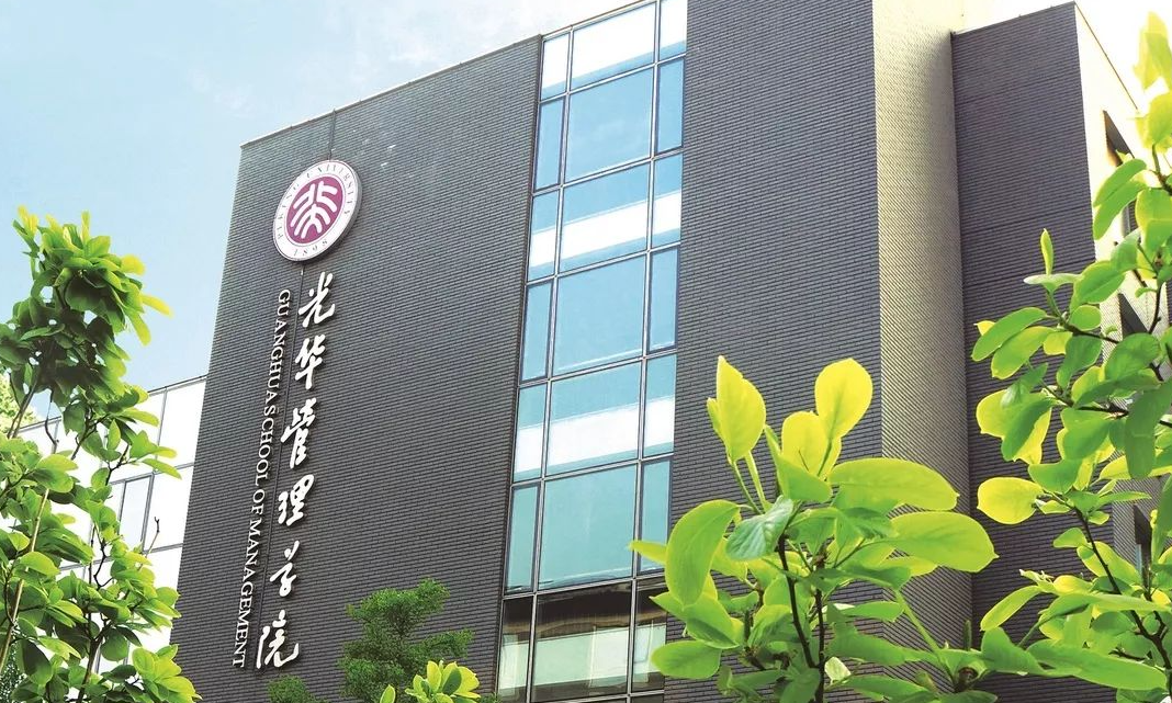 奚梦瑶现身北大光华学院课堂,豪门儿媳不好当,网友:窦骁也要学