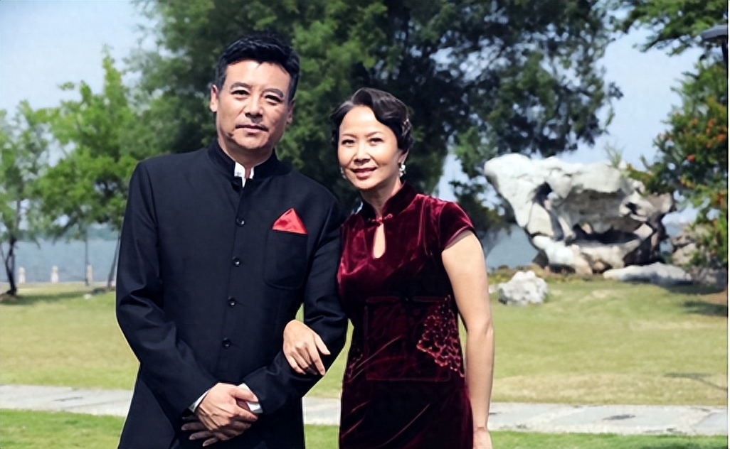 回顾演员赵越嫁二婚佟凡恩爱25年57岁无儿无女亦无悔