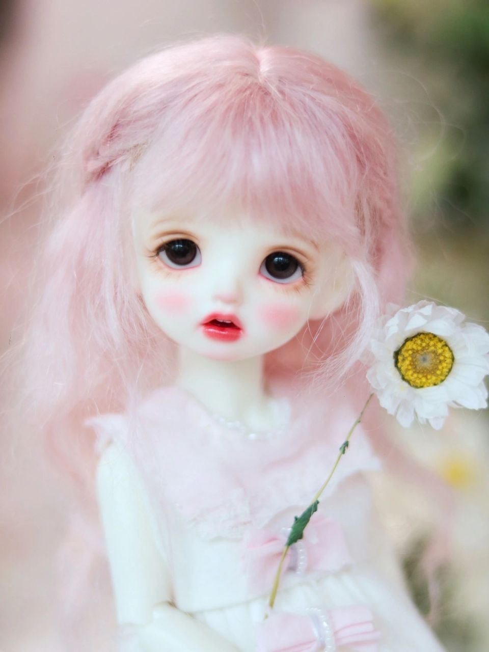 日系萌妹风,这款娃娃bjd很可爱.粉红色的头发,看着很浪漫.