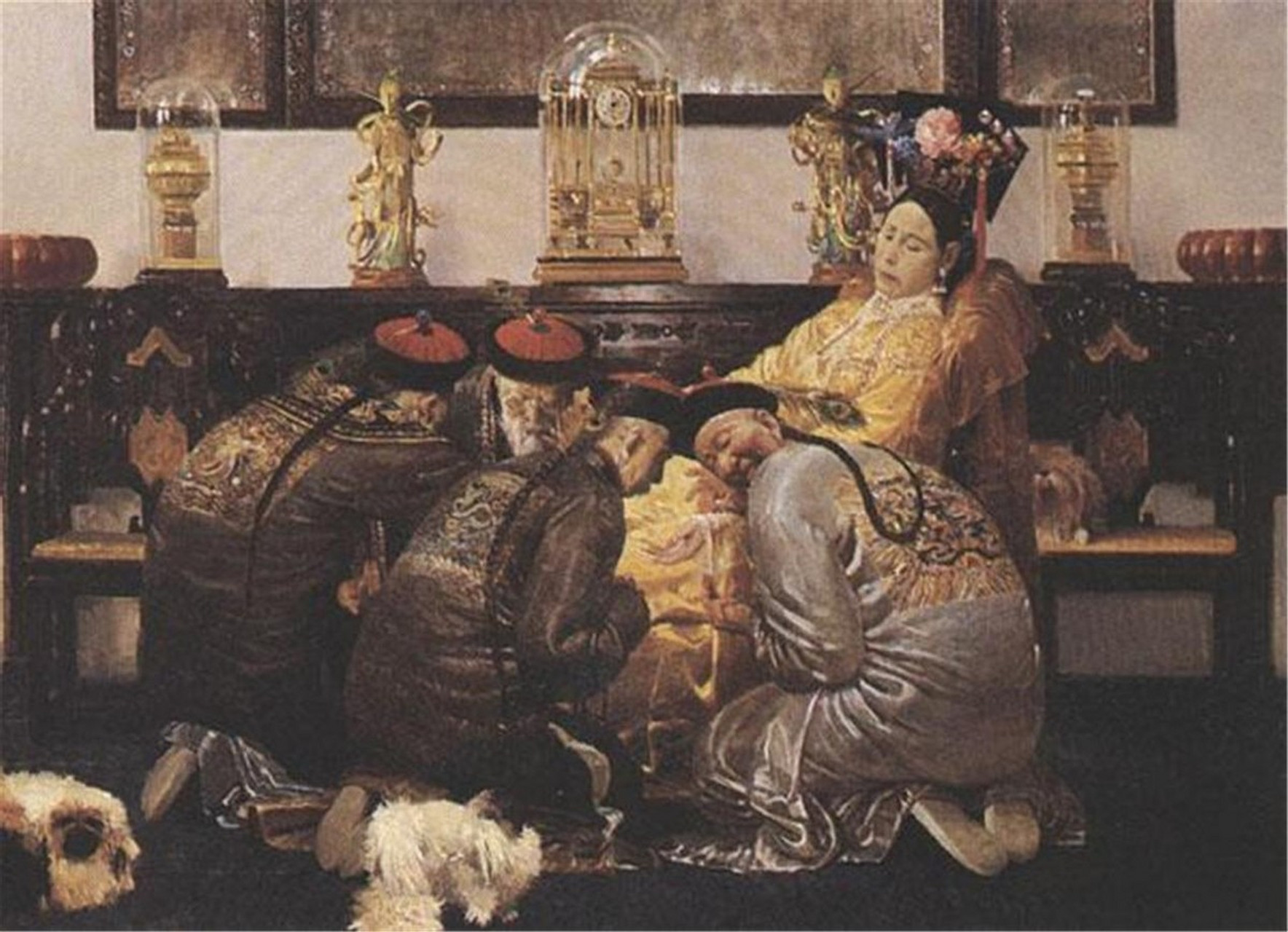 原来是李莲英在帮慈禧洗澡.