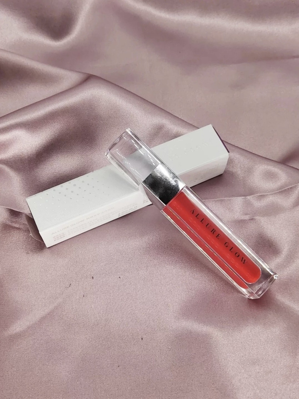 missfish鱼小姐恋爱密语腮红:色号是l02热恋幻觉,小巧便携的一块,还带