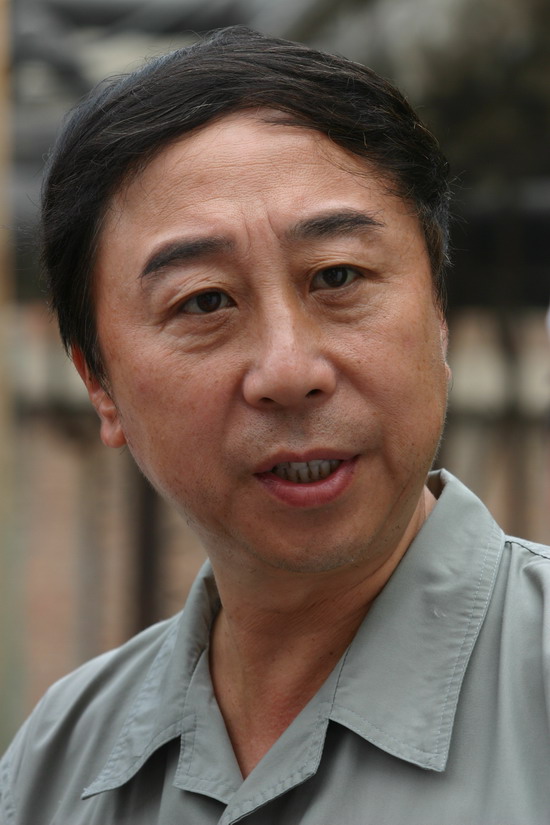 冯巩:47岁被妙龄保姆索要50万分手费,他媳妇的做法让人点赞