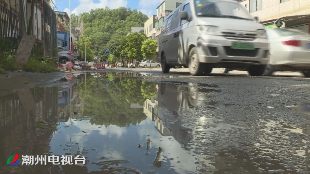 潮州意东一路坑洼多,让路人频频栽跟头