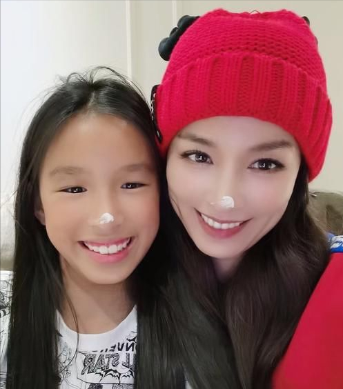 父母都是高颜值,孩子却"丑"的不像话,这些明星真的没整容吗?