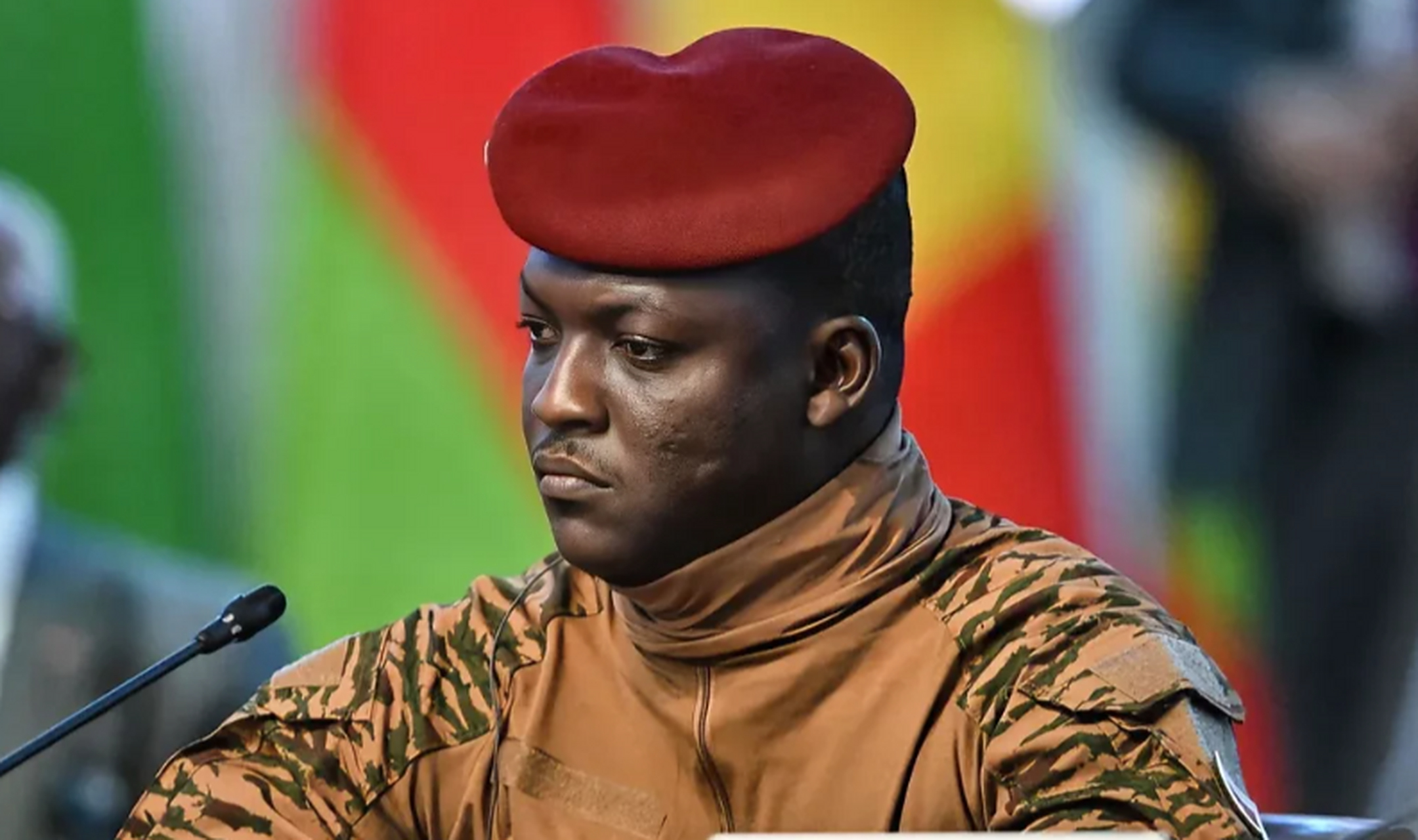 布基纳法索35岁总统特拉奥雷一夜成名,令全球瞩目!