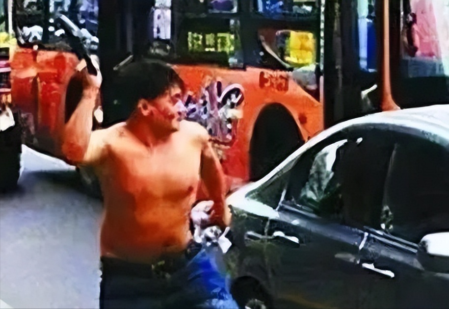 10年前,手持u型锁猛砸日系车并重伤车主的青年蔡洋,现状如何?