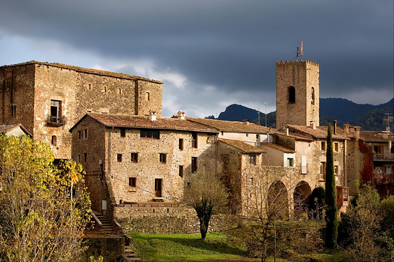 重庆有一处烂尾"孤堡",造价2亿,如今成"网红"新地标!